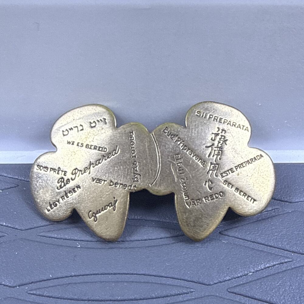 VINTAGE GIRL SCOUT PIN 1953 "Double Trefoil" BE PREPARED IN 15 LANGUAGES RARE